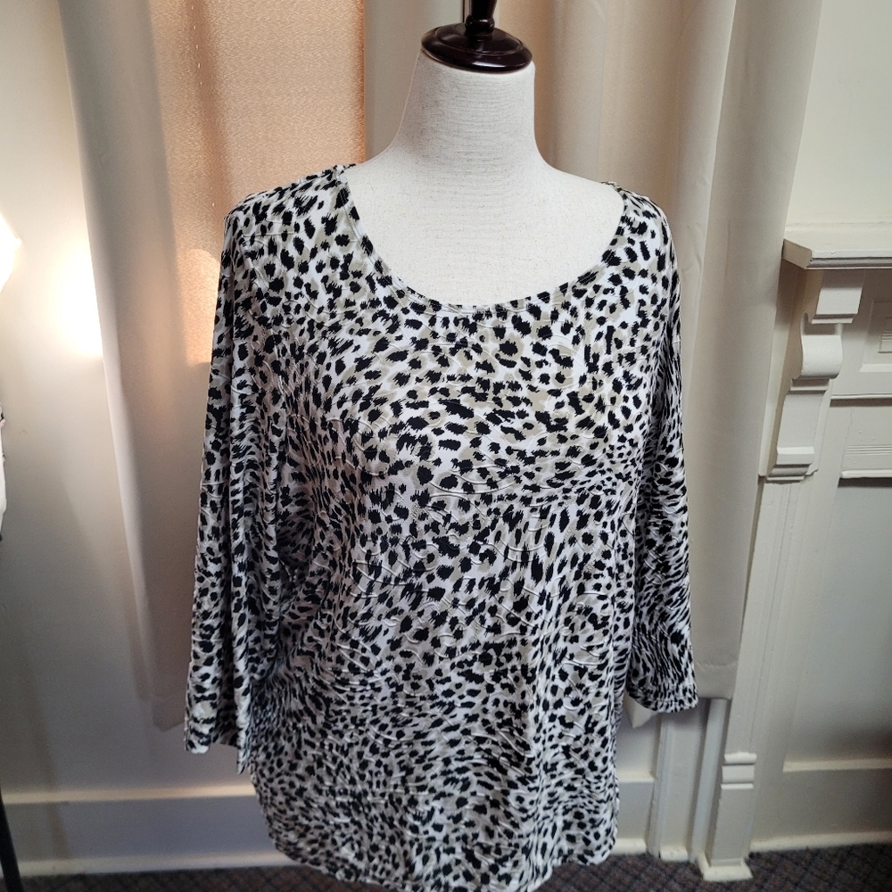 JM Collection Woman Texured Animal Print Top 1X